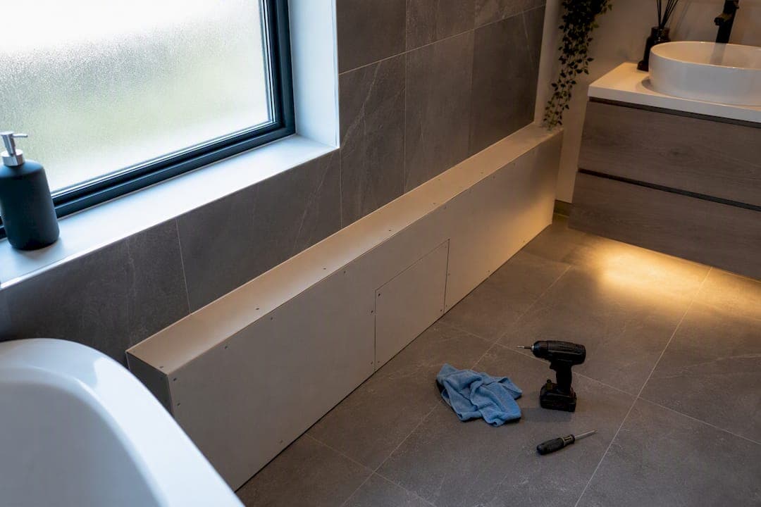 UK DIY Bathroom Pipe Boxing: Moisture Proof Materials & Access